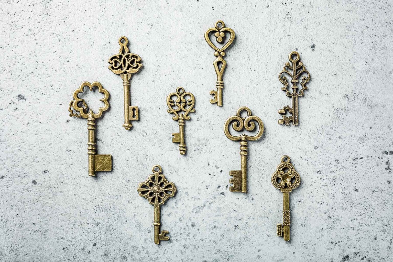 overhead-shoot-of-many-different-old-keys-58R8LAC.jpg